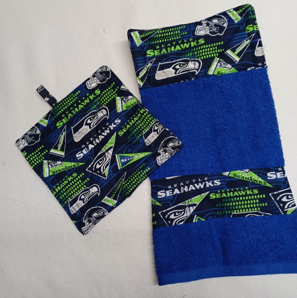 Seattle Seahawks  hanging kitchen Towel and Potholder Set